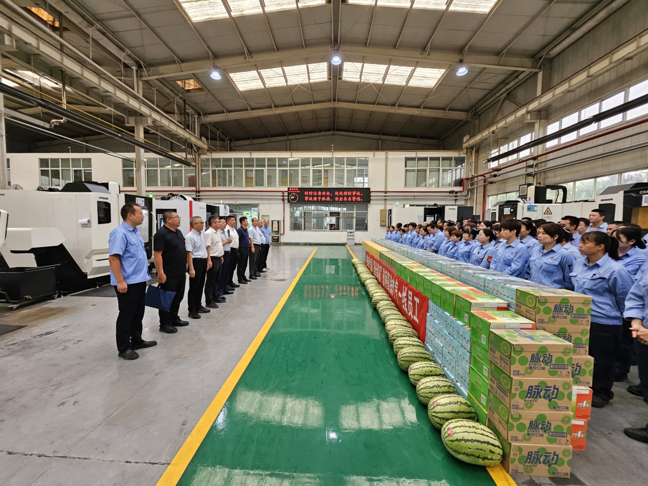 061696598717625027.jpeg 慰問(wèn)全景.jpg